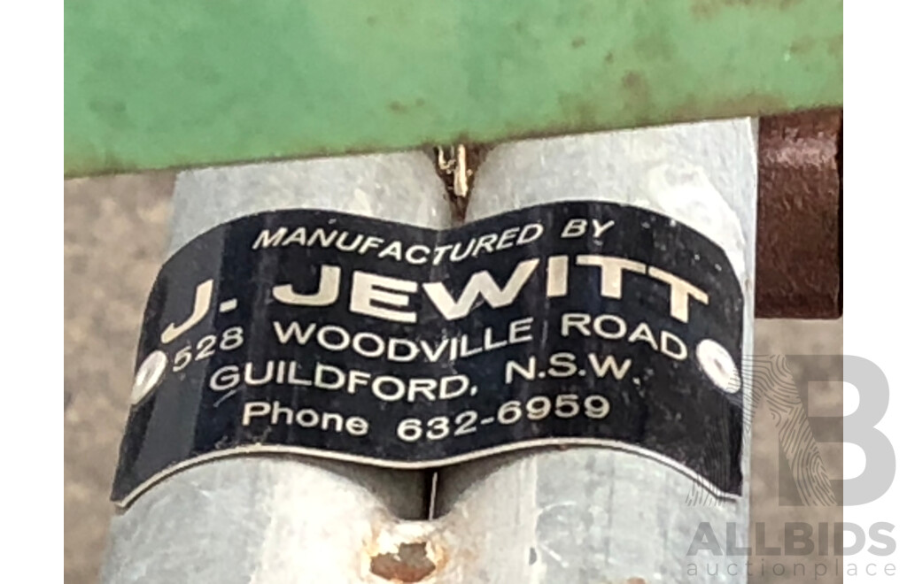 the Jewitt 34 Inch Fertilser Spreader