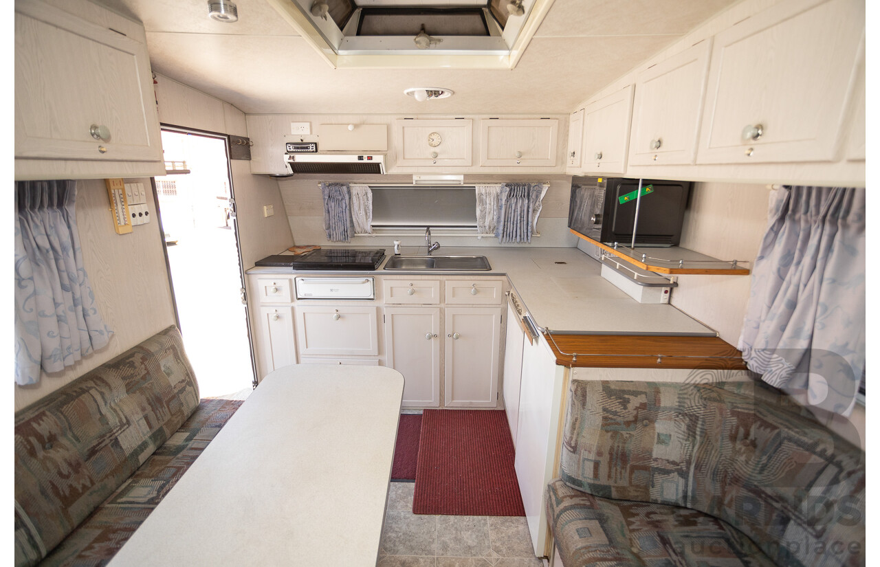 08/2001 Regent Cruiser 19ft Caravan Trailer  - White