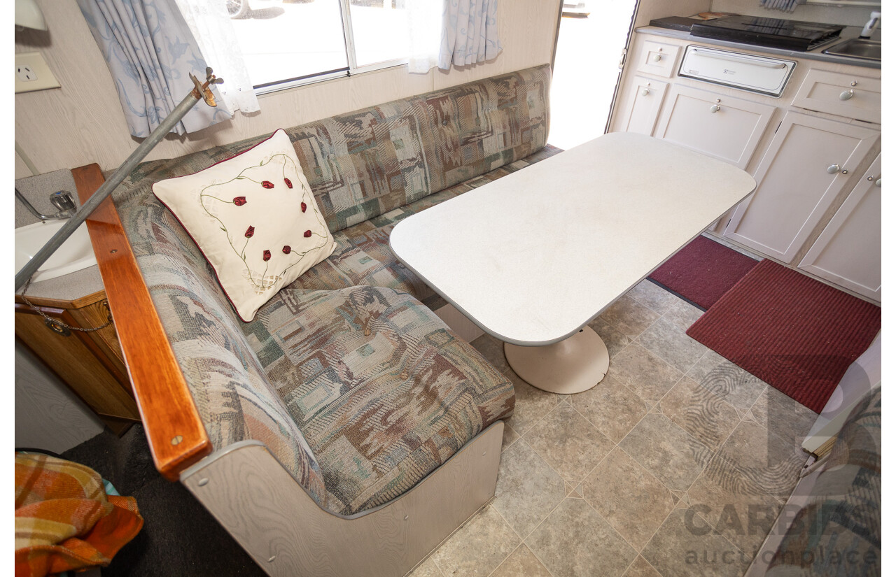 08/2001 Regent Cruiser 19ft Caravan Trailer  - White