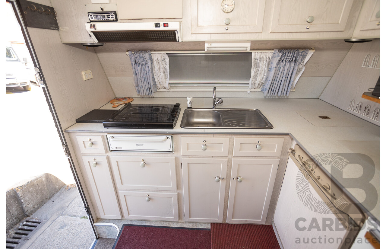 08/2001 Regent Cruiser 19ft Caravan Trailer  - White