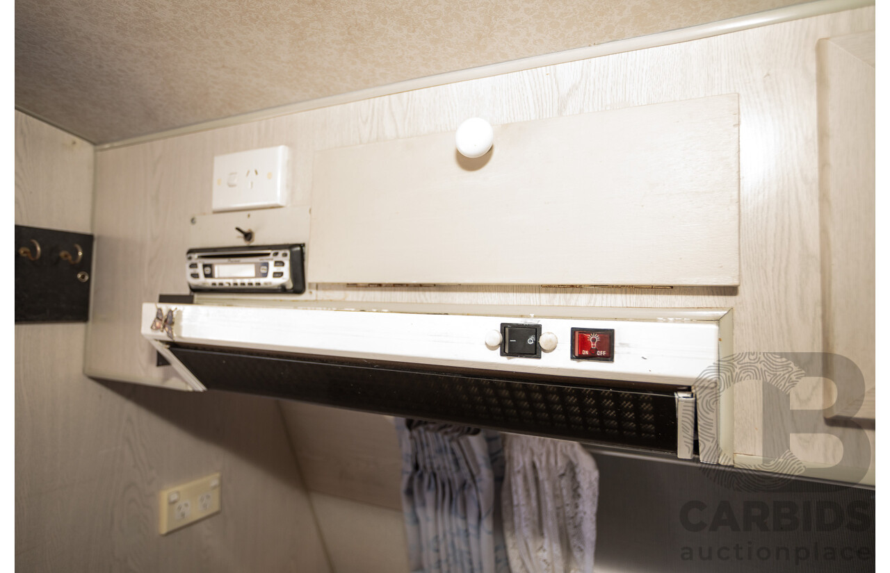 08/2001 Regent Cruiser 19ft Caravan Trailer  - White