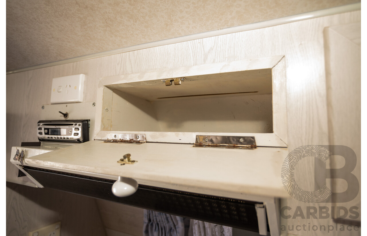 08/2001 Regent Cruiser 19ft Caravan Trailer  - White