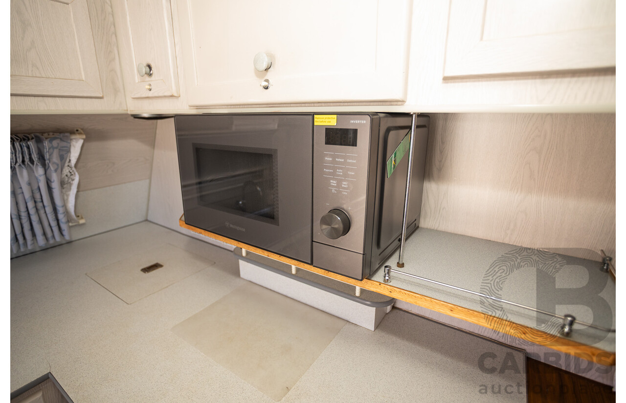 08/2001 Regent Cruiser 19ft Caravan Trailer  - White