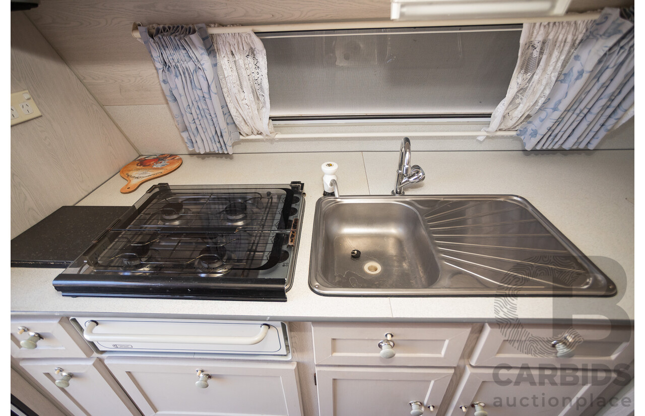 08/2001 Regent Cruiser 19ft Caravan Trailer  - White