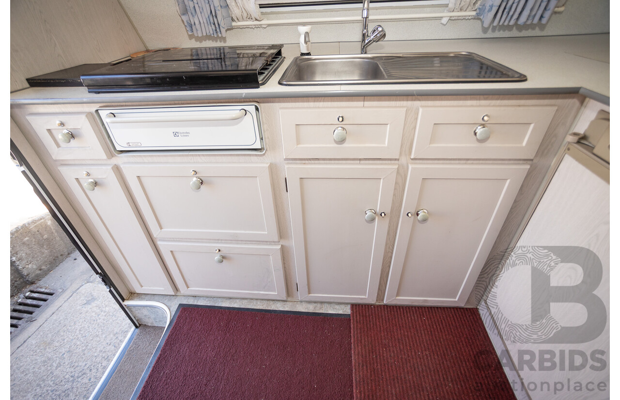 08/2001 Regent Cruiser 19ft Caravan Trailer  - White