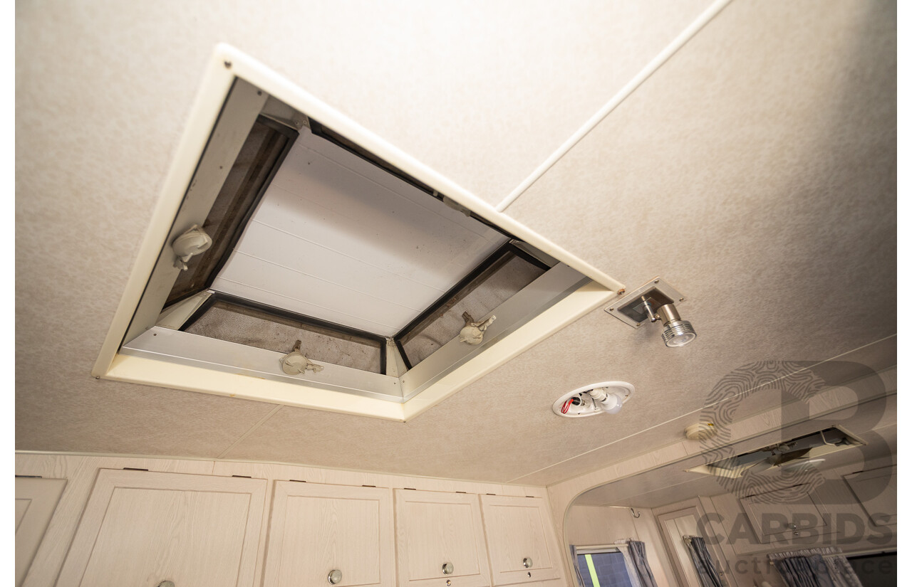 08/2001 Regent Cruiser 19ft Caravan Trailer  - White