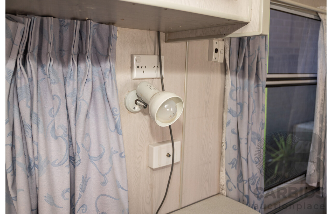 08/2001 Regent Cruiser 19ft Caravan Trailer  - White