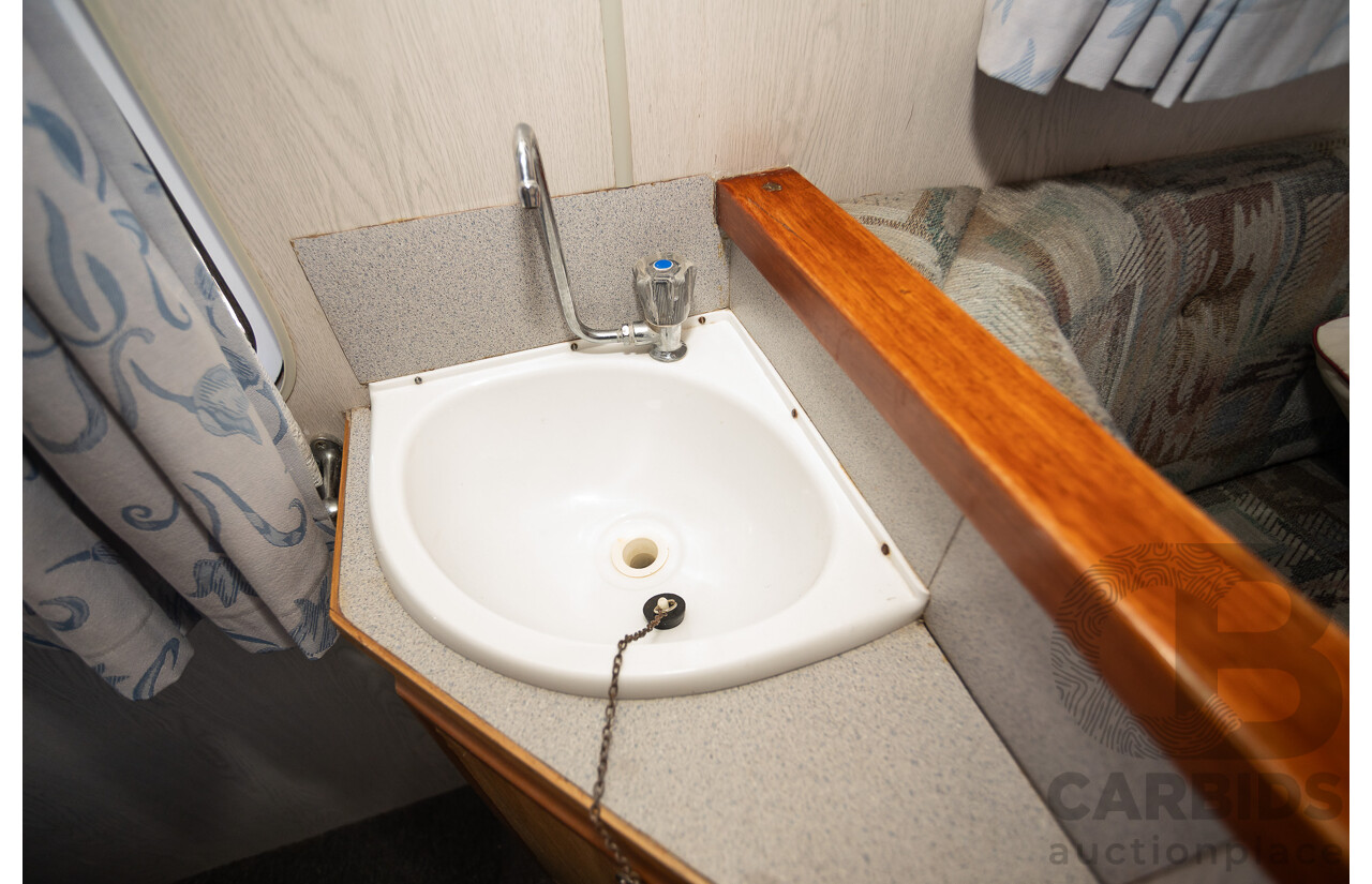 08/2001 Regent Cruiser 19ft Caravan Trailer  - White