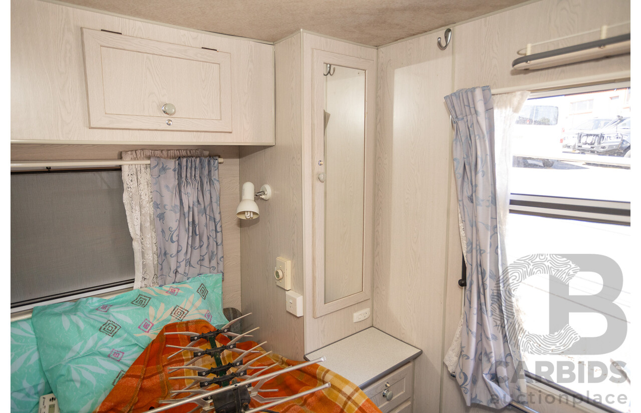 08/2001 Regent Cruiser 19ft Caravan Trailer  - White