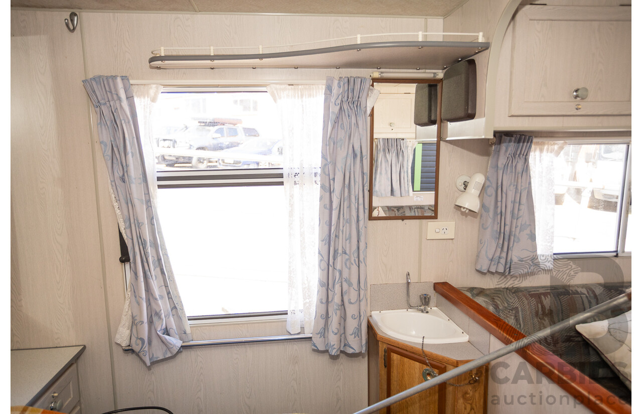 08/2001 Regent Cruiser 19ft Caravan Trailer  - White