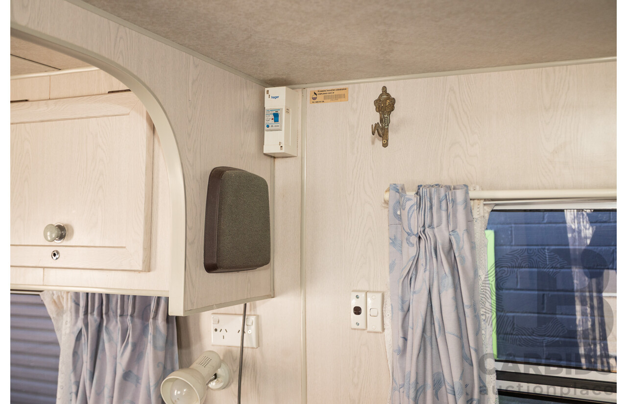 08/2001 Regent Cruiser 19ft Caravan Trailer  - White