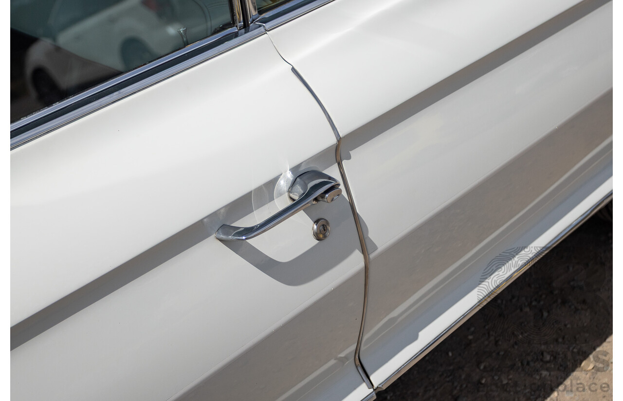 01/1961 Cadillac DeVille Short Deck 4d Sedan Olympic White V8 6.4L