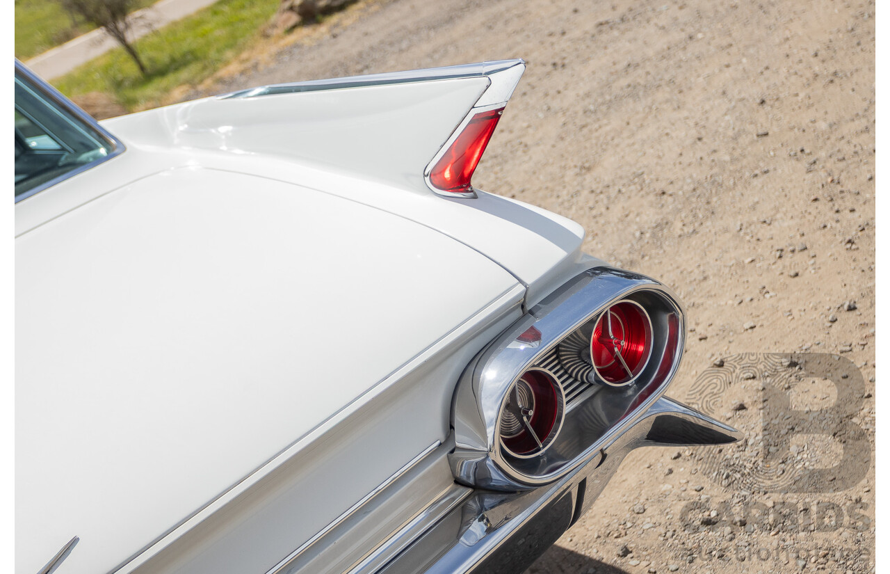 01/1961 Cadillac DeVille Short Deck 4d Sedan Olympic White V8 6.4L