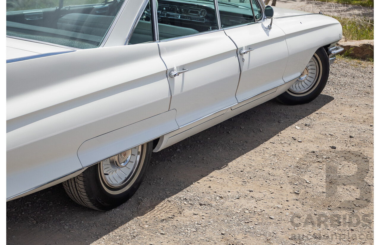 01/1961 Cadillac DeVille Short Deck 4d Sedan Olympic White V8 6.4L