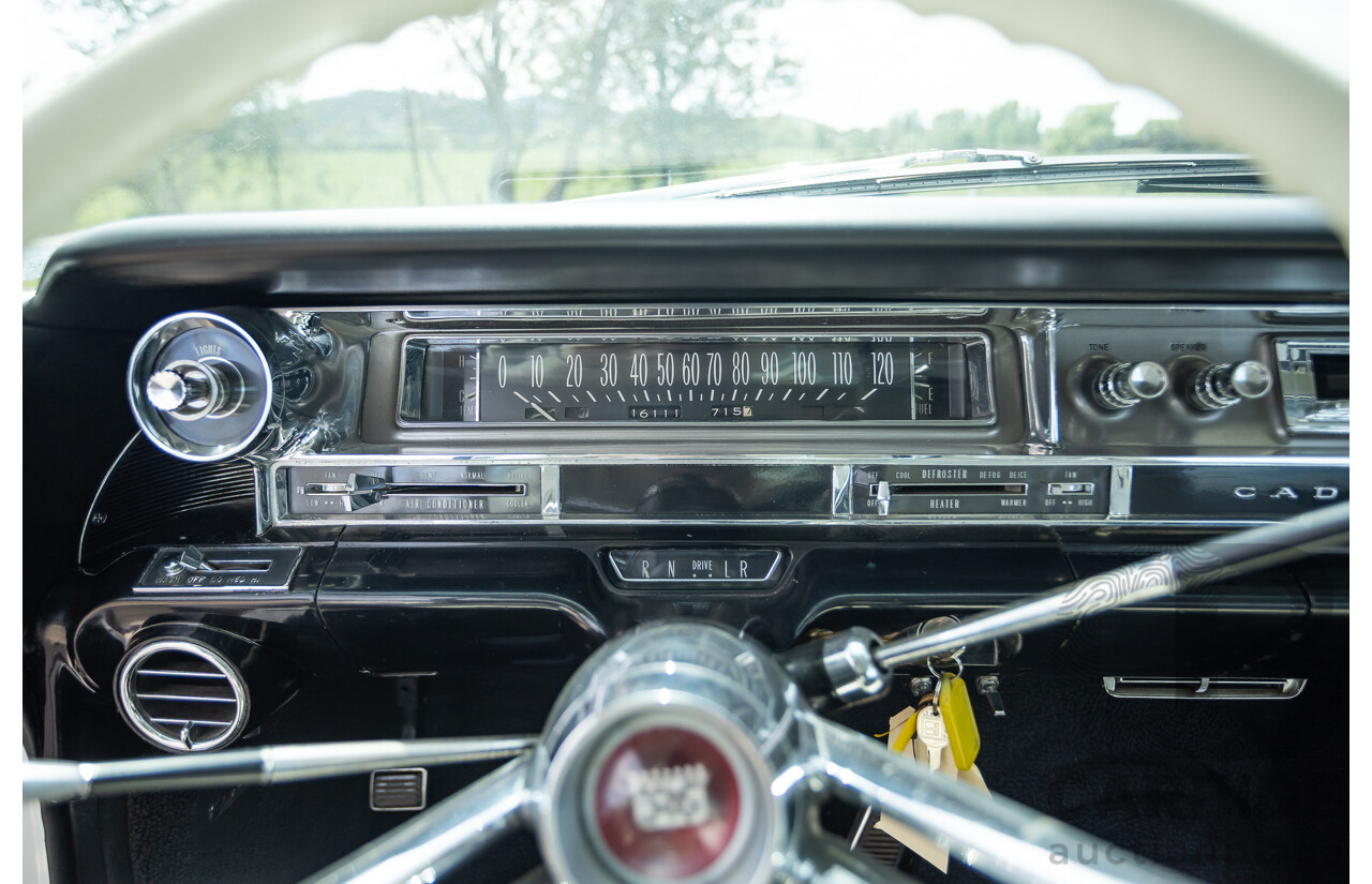 01/1961 Cadillac DeVille Short Deck 4d Sedan Olympic White V8 6.4L