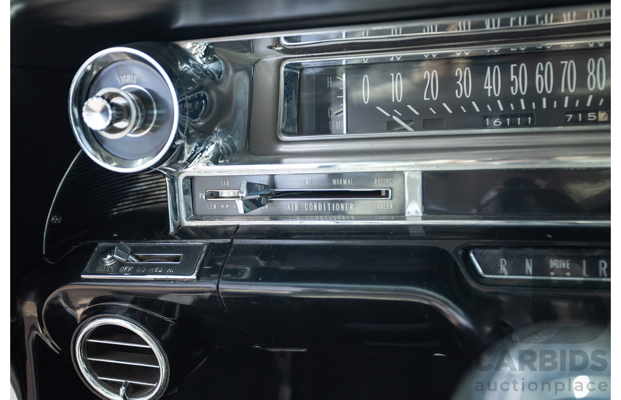 01/1961 Cadillac DeVille Short Deck 4d Sedan Olympic White V8 6.4L