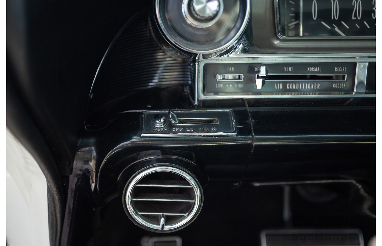 01/1961 Cadillac DeVille Short Deck 4d Sedan Olympic White V8 6.4L