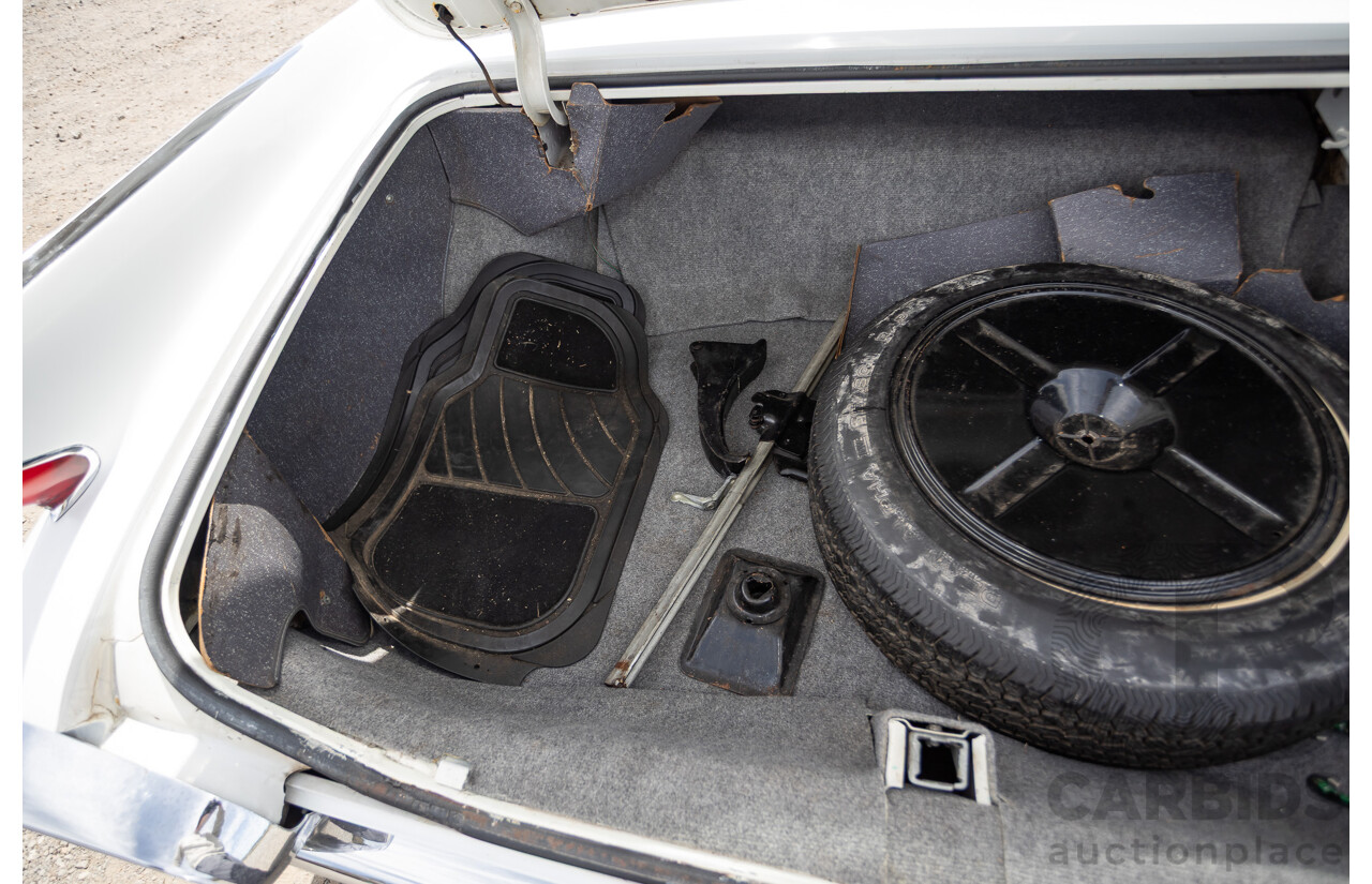 01/1961 Cadillac DeVille Short Deck 4d Sedan Olympic White V8 6.4L