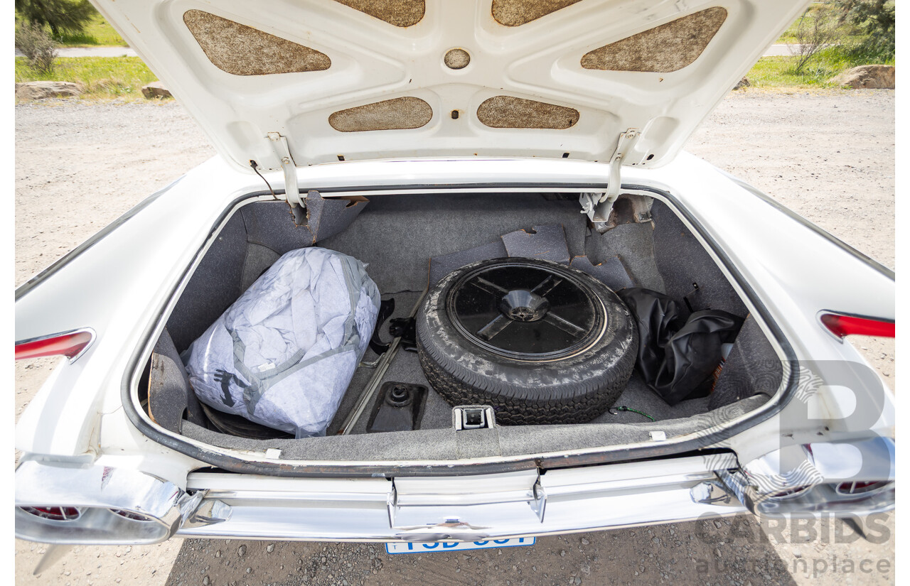 01/1961 Cadillac DeVille Short Deck 4d Sedan Olympic White V8 6.4L