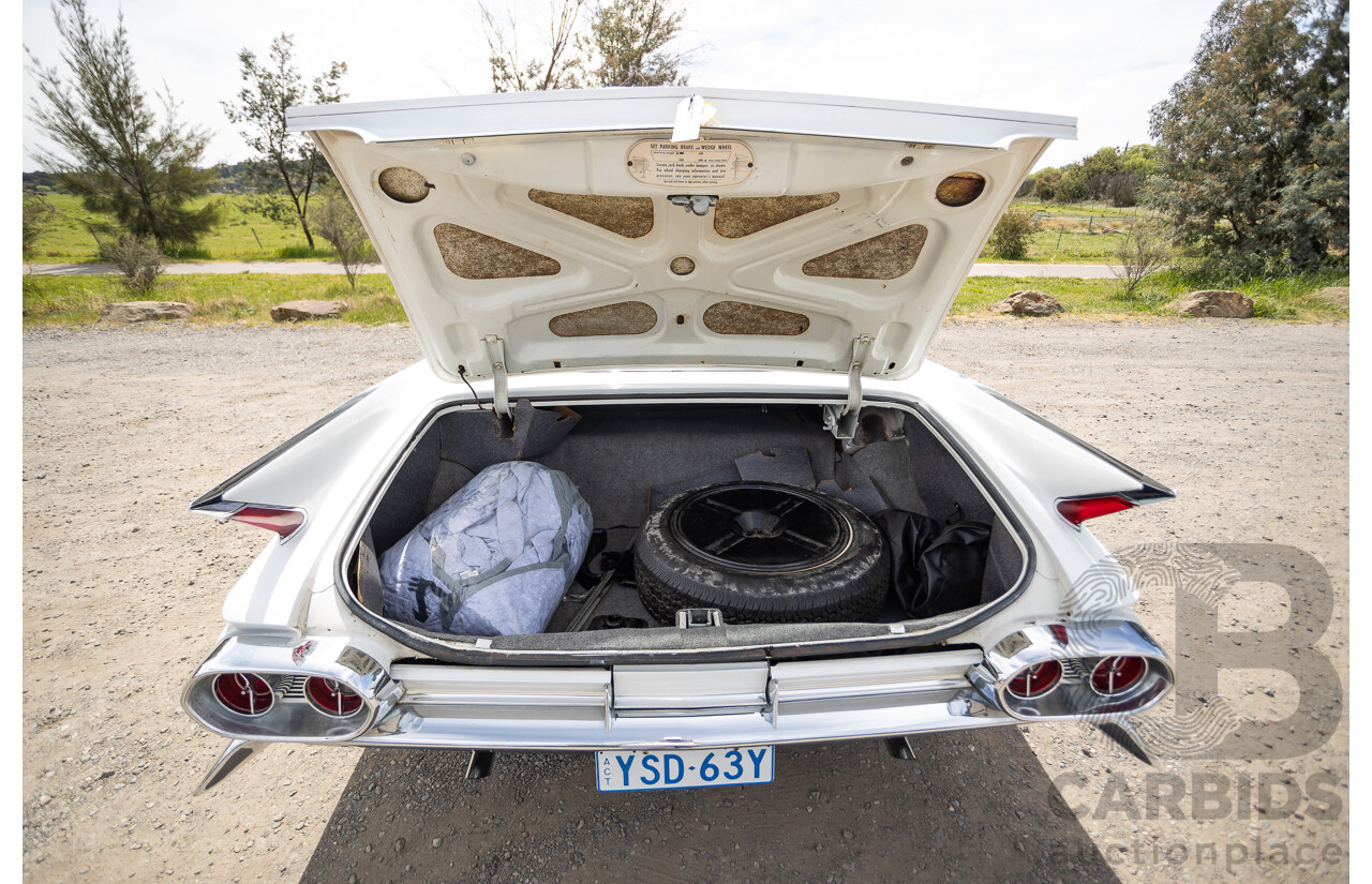 01/1961 Cadillac DeVille Short Deck 4d Sedan Olympic White V8 6.4L