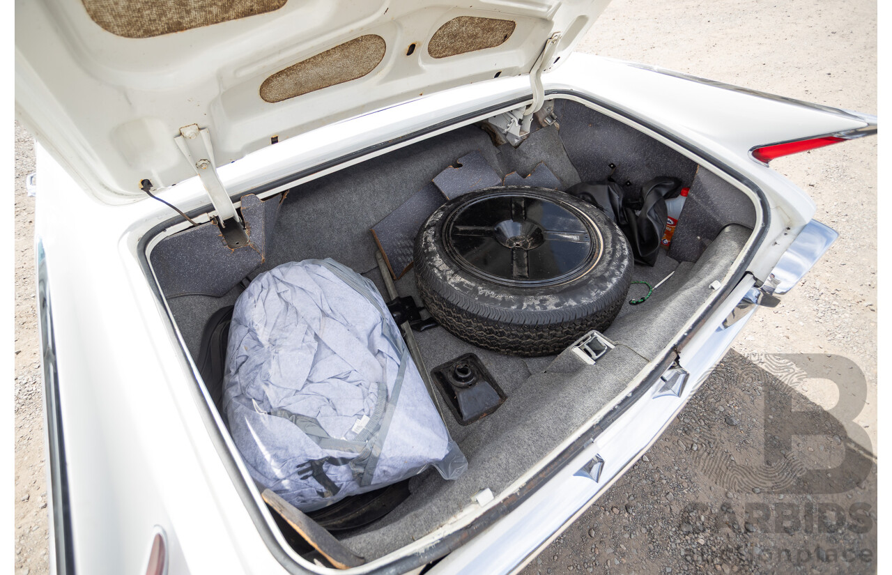 01/1961 Cadillac DeVille Short Deck 4d Sedan Olympic White V8 6.4L