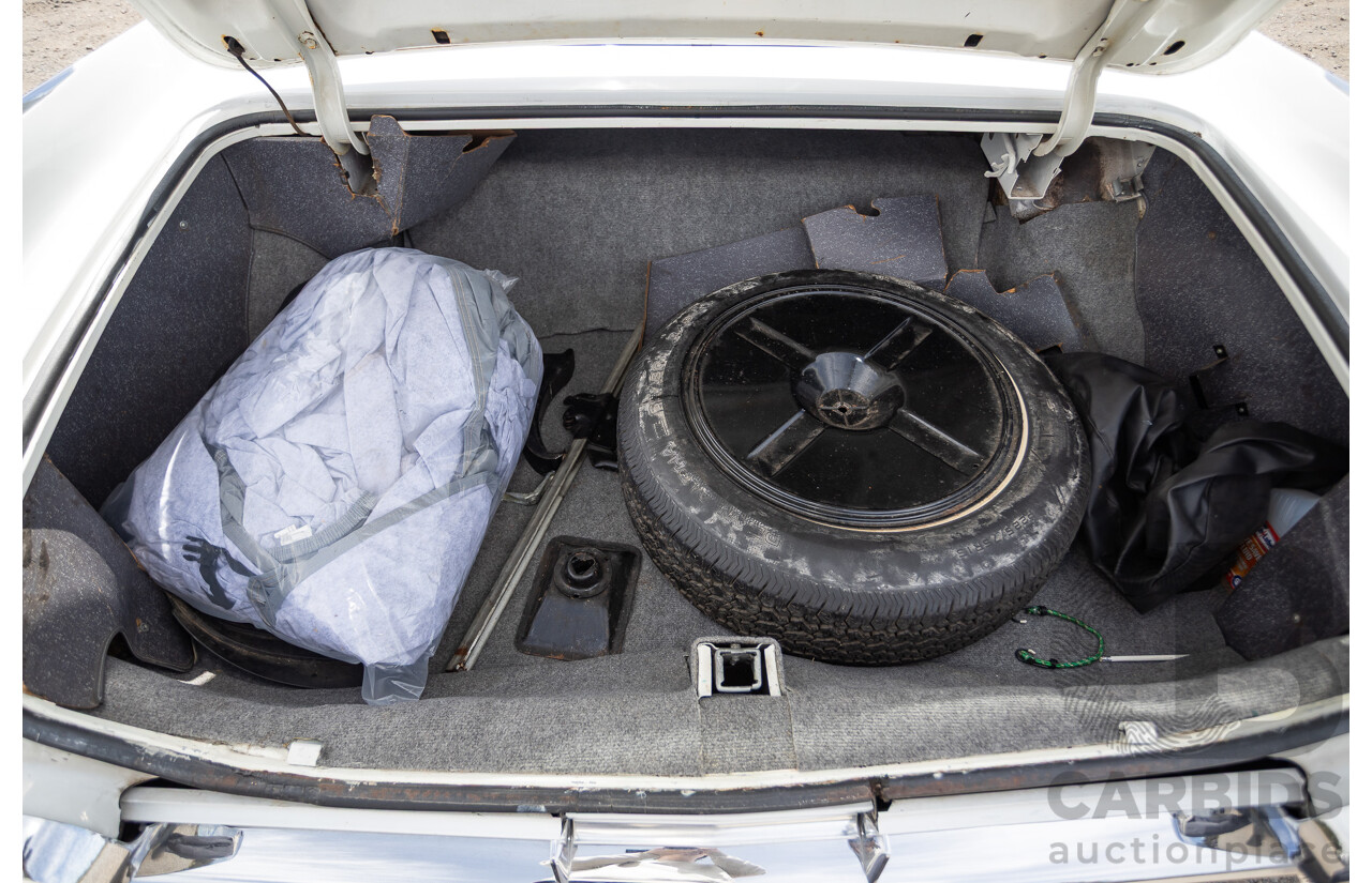 01/1961 Cadillac DeVille Short Deck 4d Sedan Olympic White V8 6.4L