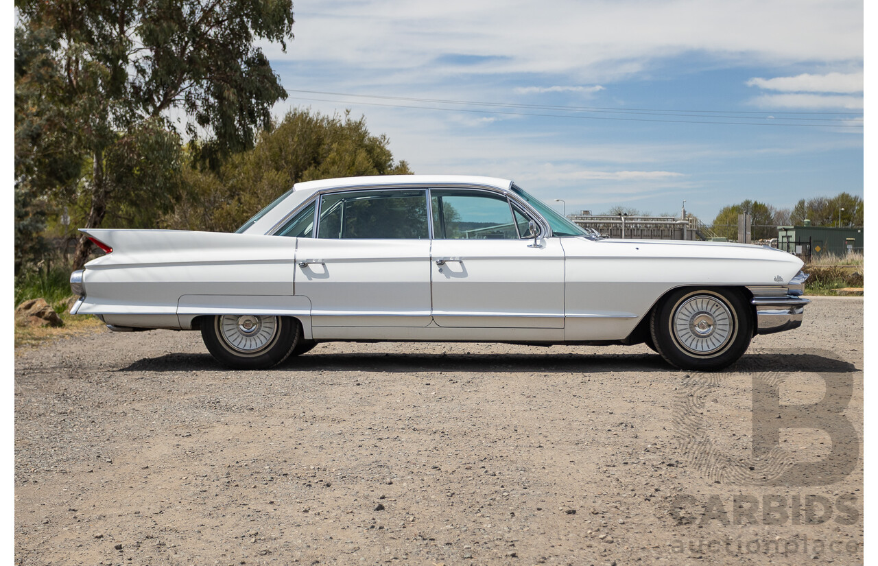 01/1961 Cadillac DeVille Short Deck 4d Sedan Olympic White V8 6.4L