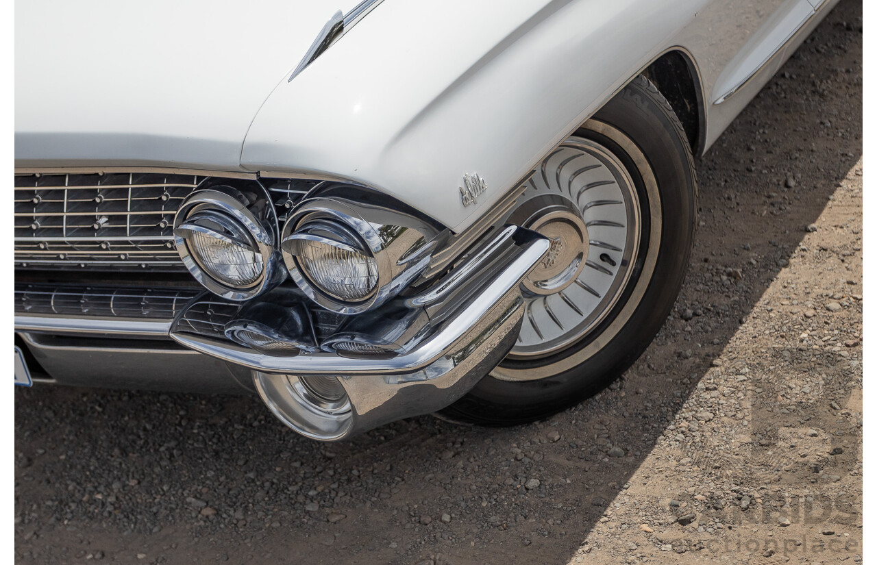 01/1961 Cadillac DeVille Short Deck 4d Sedan Olympic White V8 6.4L