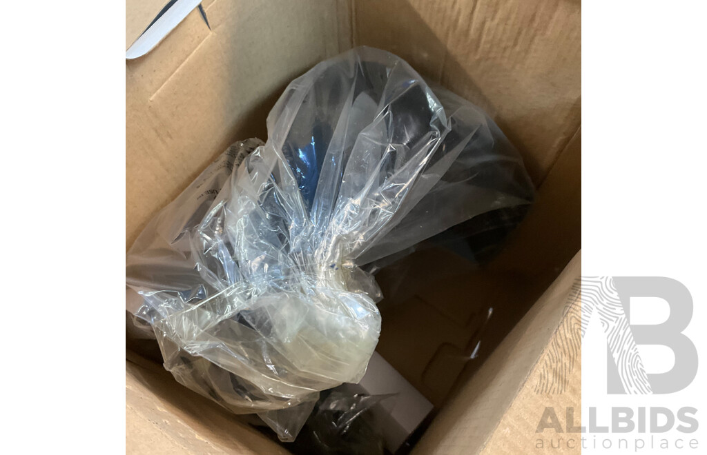 Fellowes Laptop Riser & Targus 10-12.1'' Laptop Case & Verbatim Bluetooth Mobile Keyboard & Cleaning Kit - Lot of 7