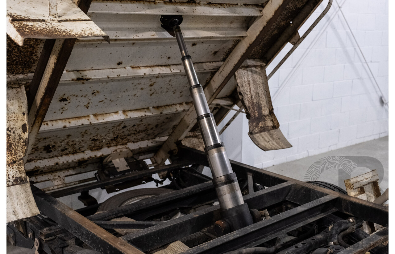 7/2009 Toyota Hilux Workmate TGN16R 08 Upgrade C/Chas White 2.7L - Hydraulic Tipper