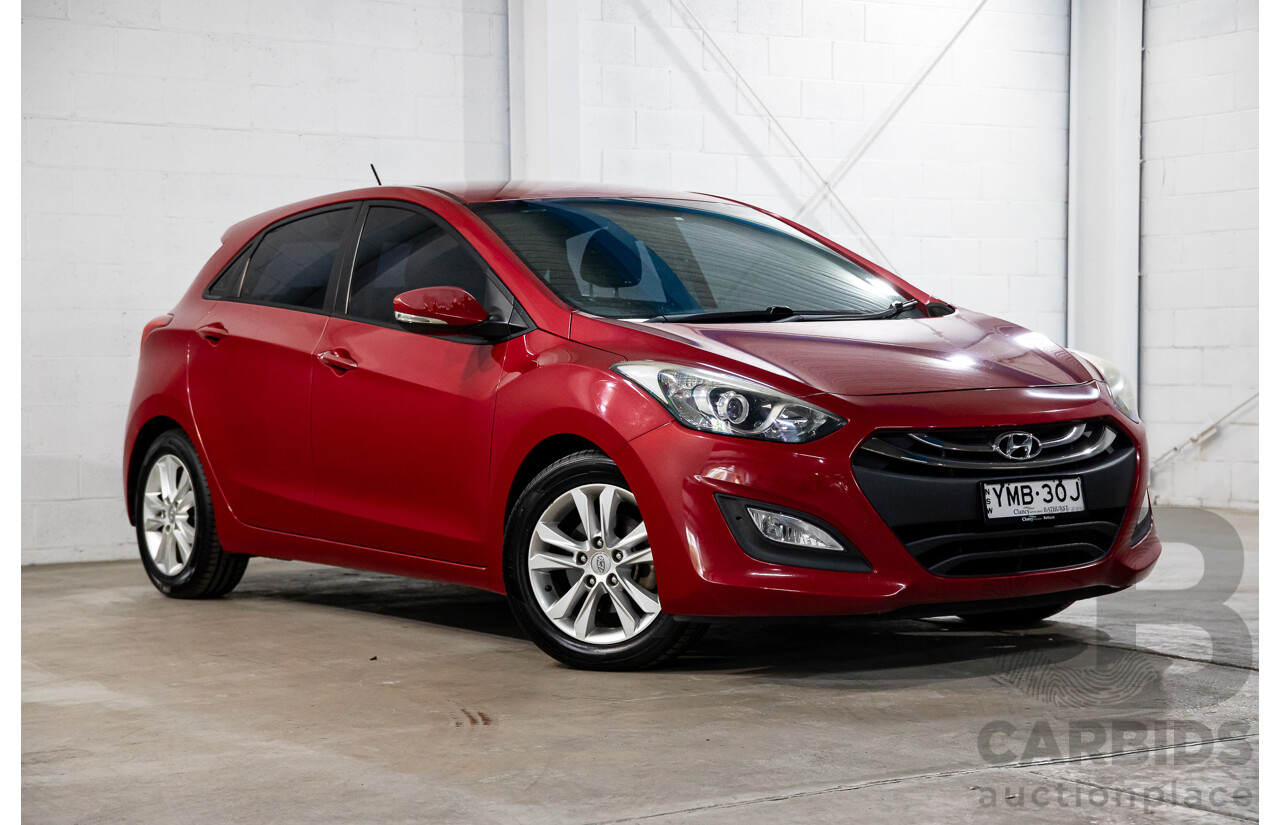 8/2014 Hyundai i30 SE GD MY14 5d Hatchback Brilliant Red Metallic 1.8L