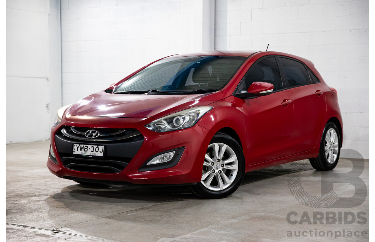 8/2014 Hyundai i30 SE GD MY14 5d Hatchback Brilliant Red Metallic 1.8L
