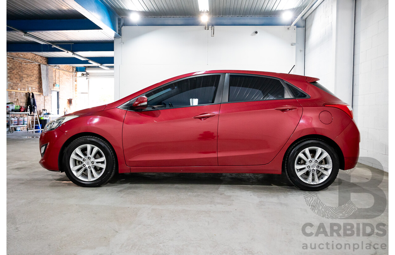 8/2014 Hyundai i30 SE GD MY14 5d Hatchback Brilliant Red Metallic 1.8L