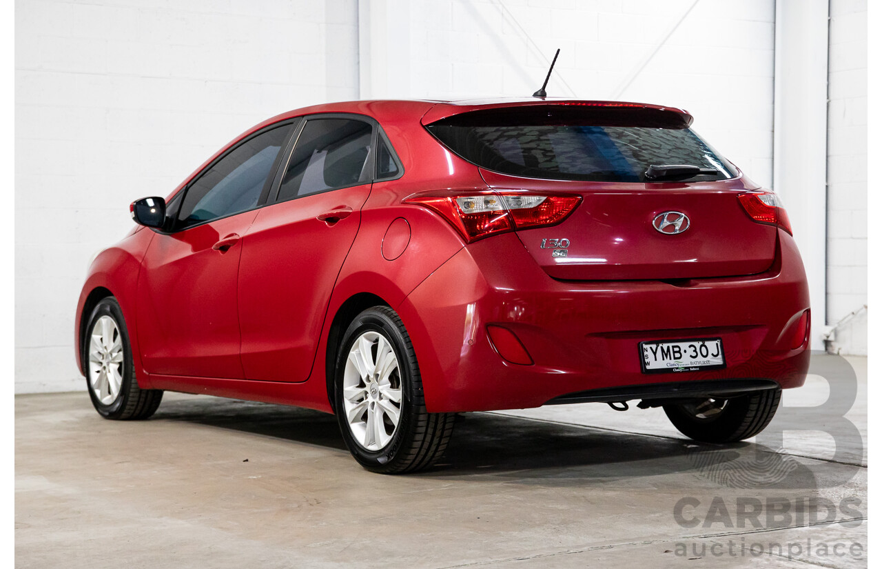 8/2014 Hyundai i30 SE GD MY14 5d Hatchback Brilliant Red Metallic 1.8L