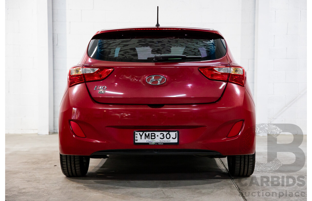 8/2014 Hyundai i30 SE GD MY14 5d Hatchback Brilliant Red Metallic 1.8L
