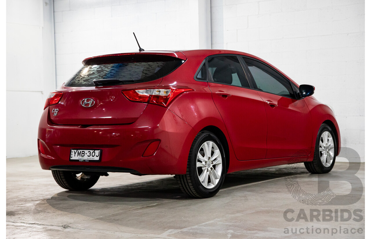 8/2014 Hyundai i30 SE GD MY14 5d Hatchback Brilliant Red Metallic 1.8L