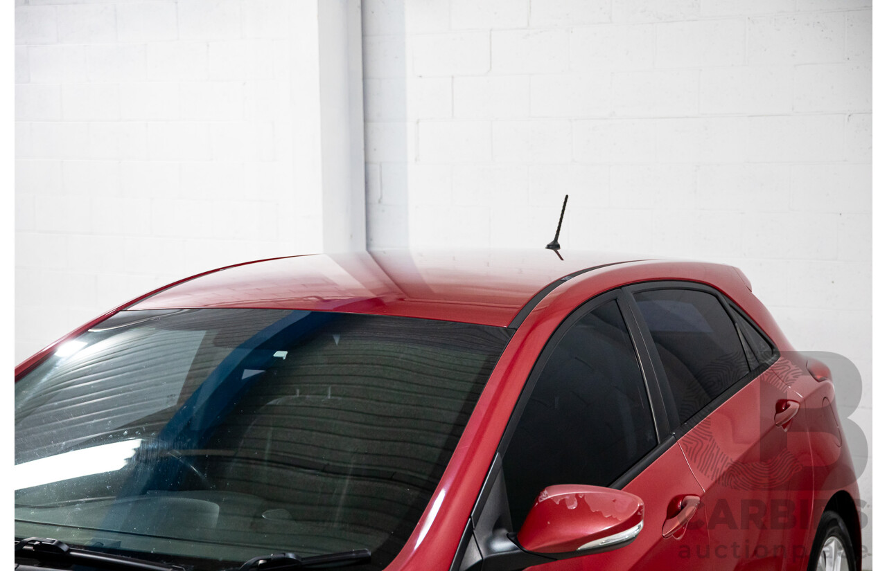 8/2014 Hyundai i30 SE GD MY14 5d Hatchback Brilliant Red Metallic 1.8L