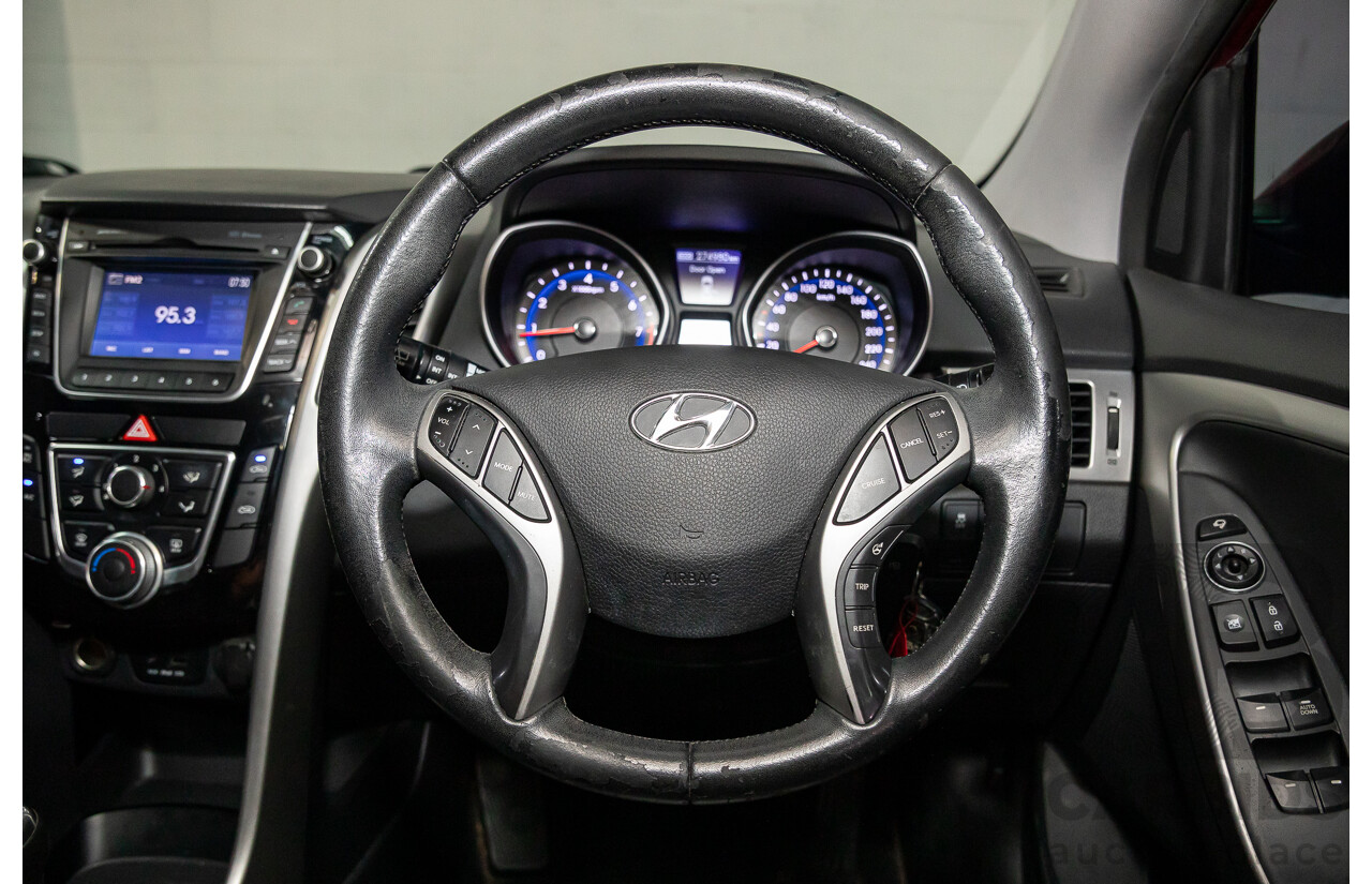 8/2014 Hyundai i30 SE GD MY14 5d Hatchback Brilliant Red Metallic 1.8L