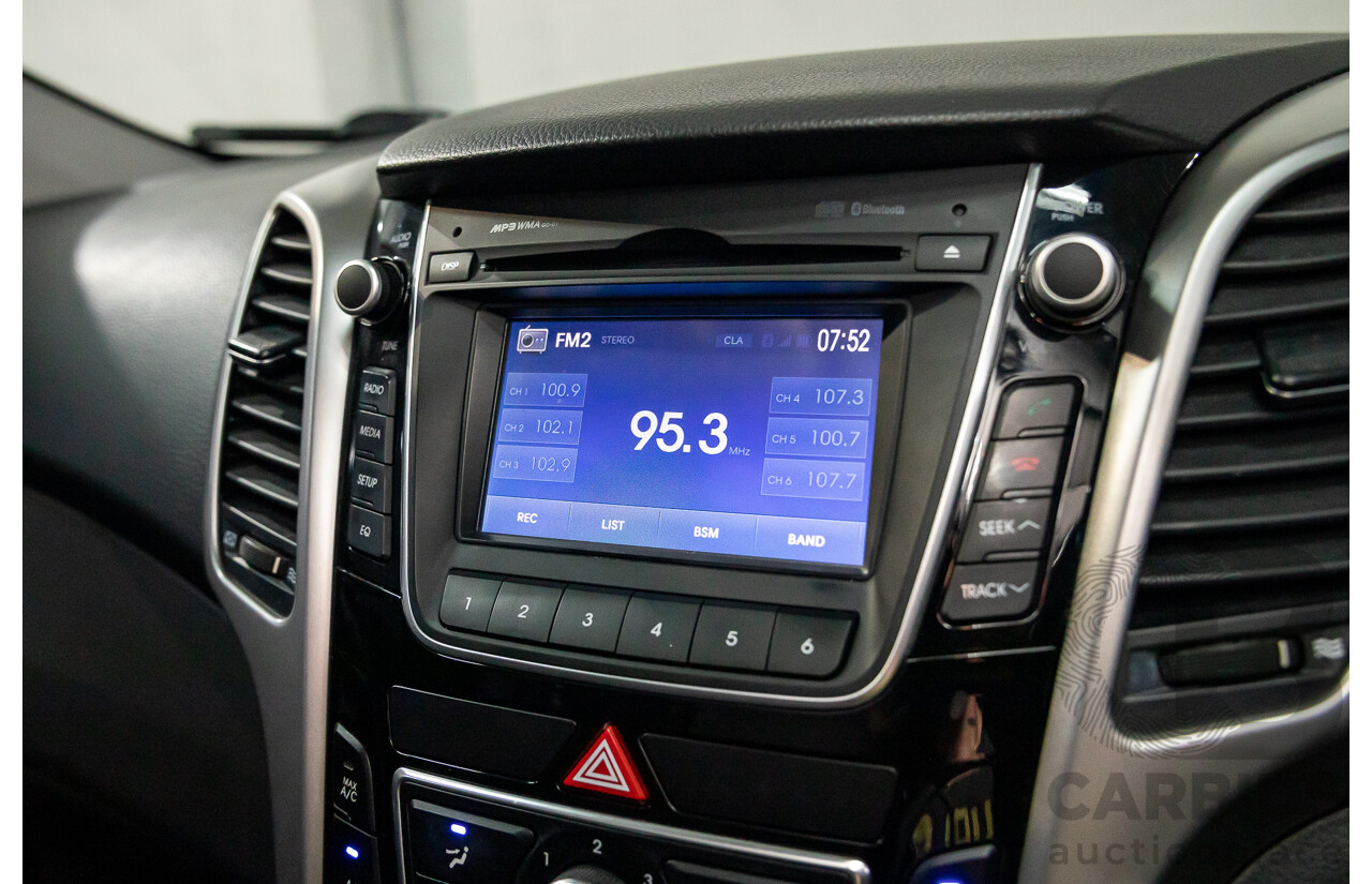 8/2014 Hyundai i30 SE GD MY14 5d Hatchback Brilliant Red Metallic 1.8L