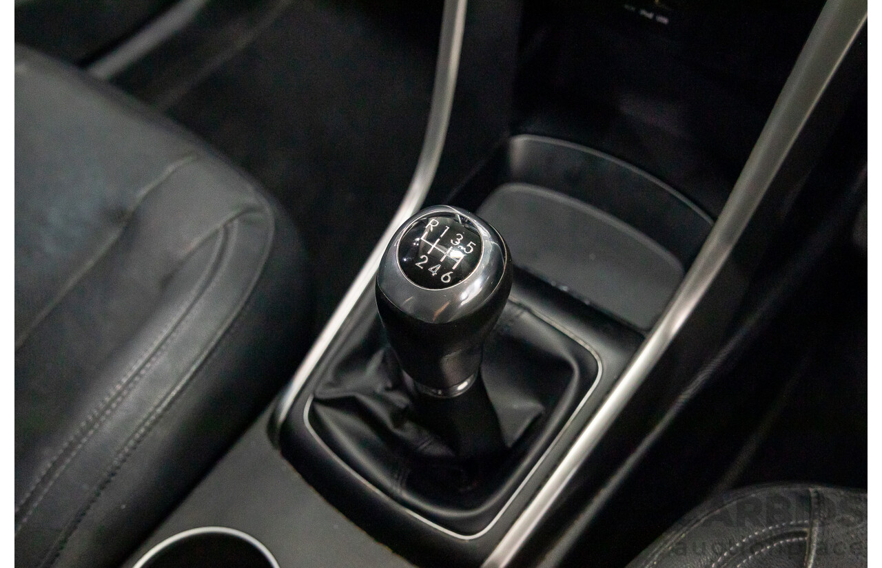 8/2014 Hyundai i30 SE GD MY14 5d Hatchback Brilliant Red Metallic 1.8L