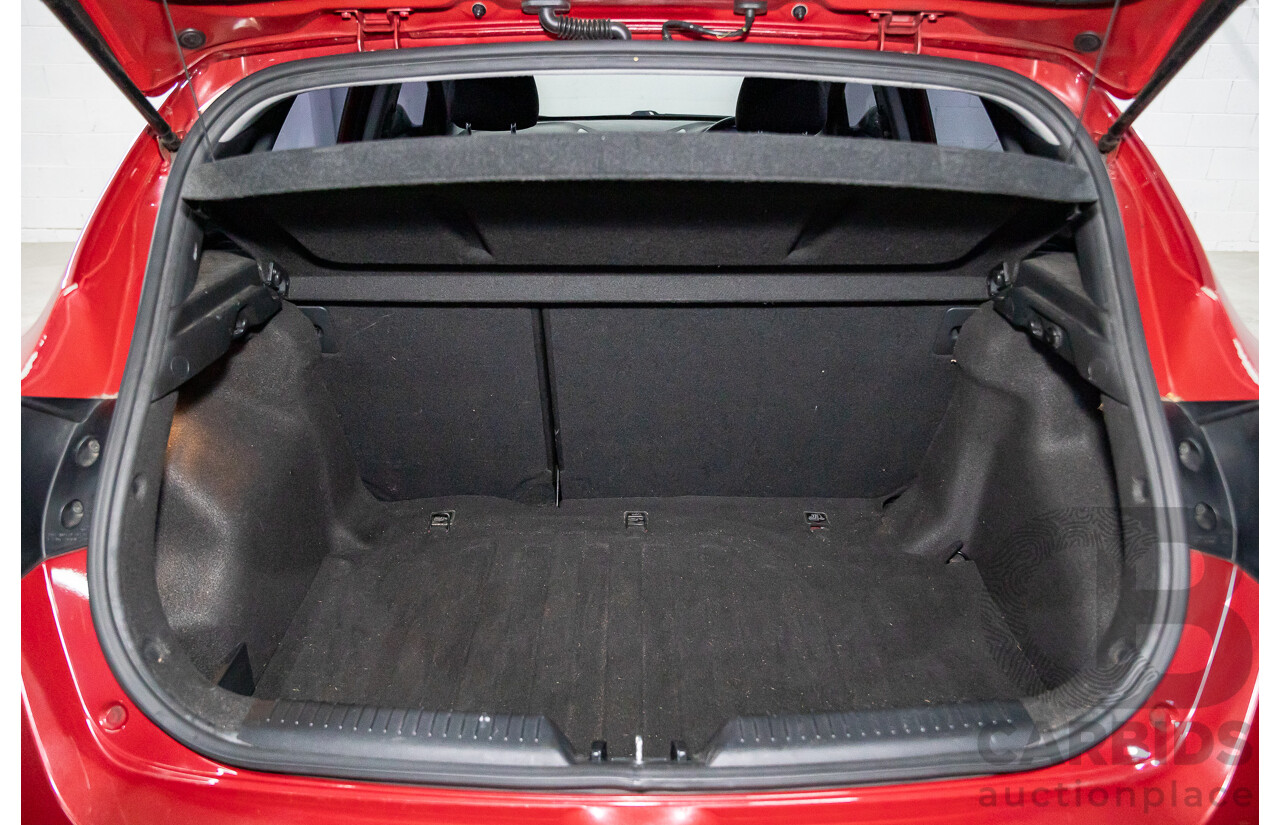 8/2014 Hyundai i30 SE GD MY14 5d Hatchback Brilliant Red Metallic 1.8L