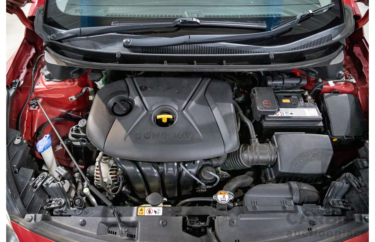 8/2014 Hyundai i30 SE GD MY14 5d Hatchback Brilliant Red Metallic 1.8L