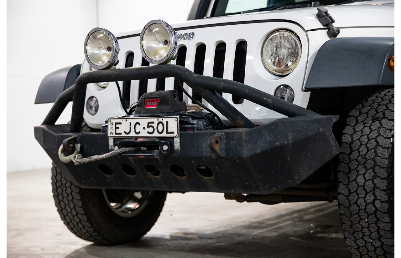 08/2016 Jeep Wrangler Unlimited Sport (4x4) JK MY16 4d Hardtop Bright White V6 3.6L