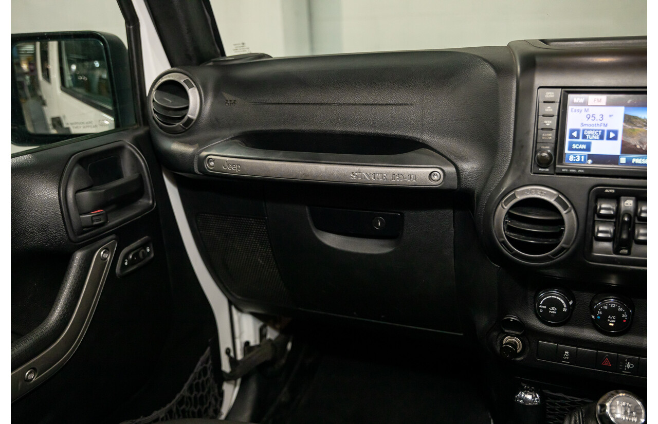 08/2016 Jeep Wrangler Unlimited Sport (4x4) JK MY16 4d Hardtop Bright White V6 3.6L