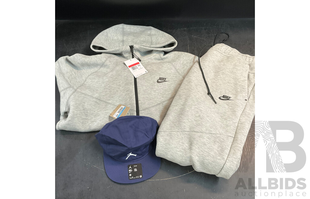 Nike Size L Apparel - Jacket, Pants & Hat
