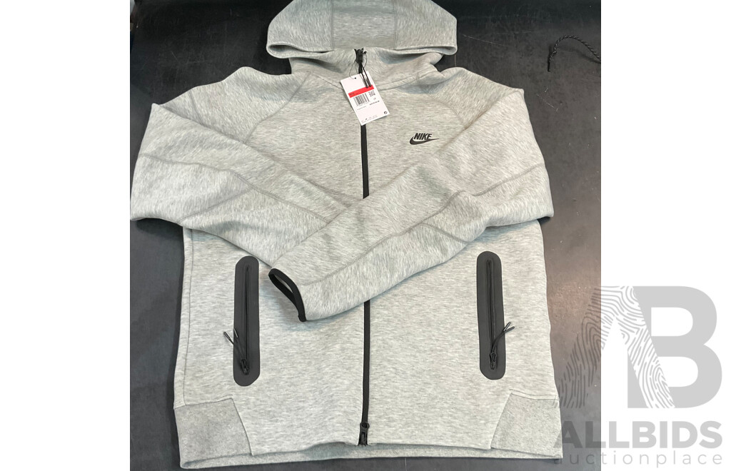 Nike Size L Apparel - Jacket, Pants & Hat