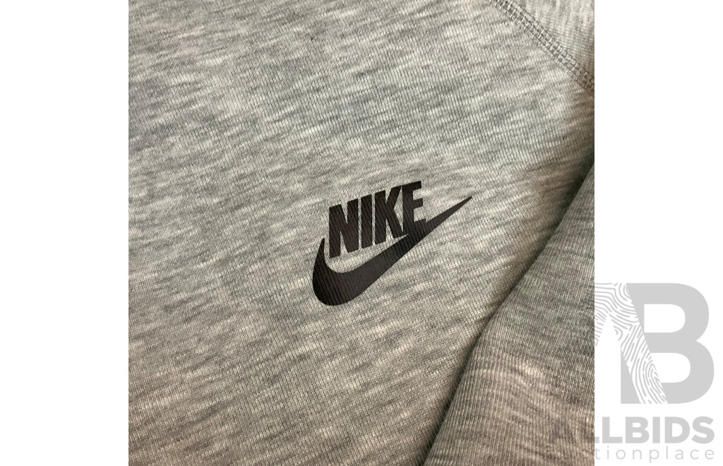 Nike Size L Apparel - Jacket, Pants & Hat