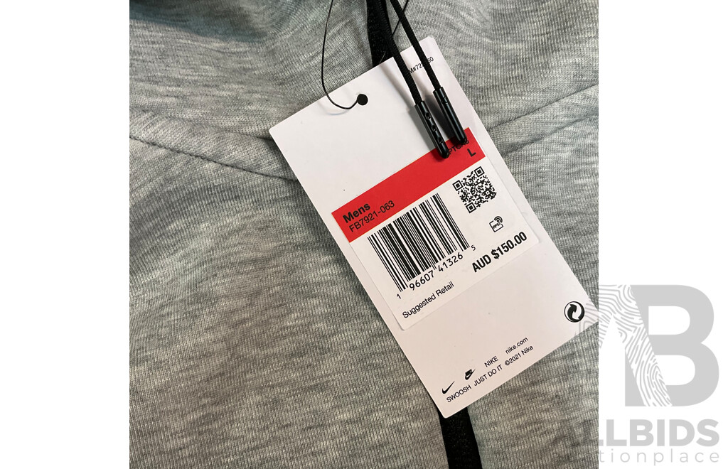 Nike Size L Apparel - Jacket, Pants & Hat