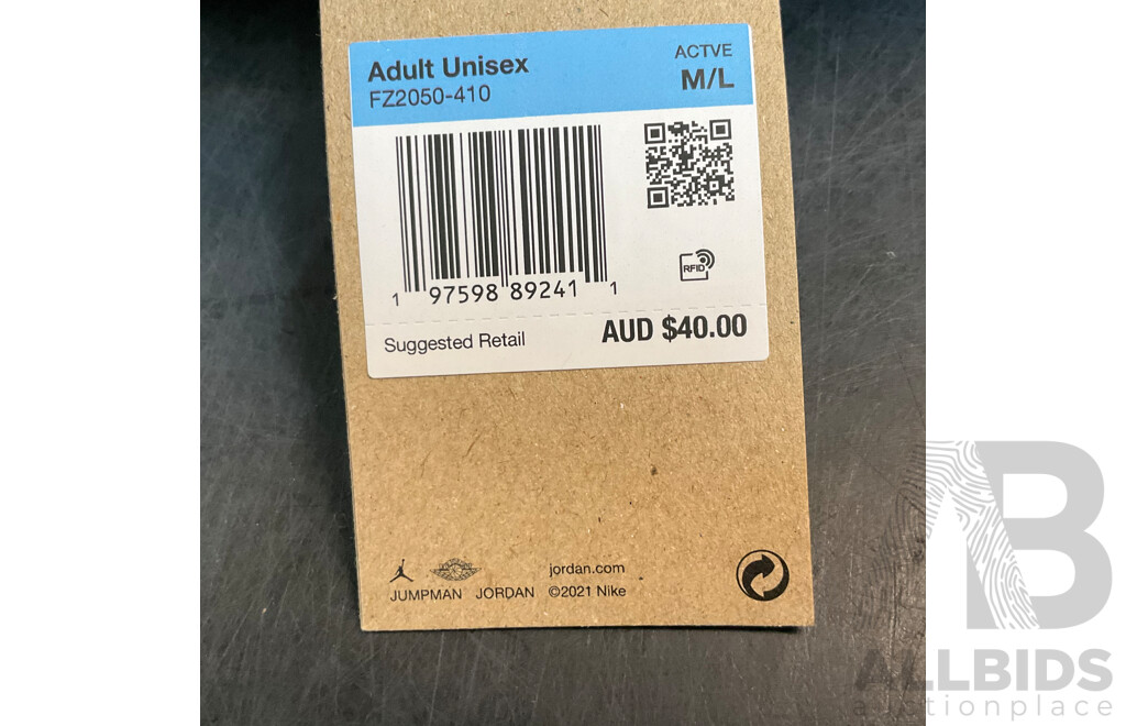 Nike Size L Apparel - Jacket, Pants & Hat