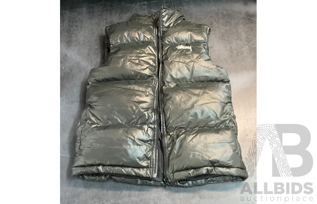 Under Armour Navy Blue Size M Jacket & Stussy Size 6 Vest - Lot of 2